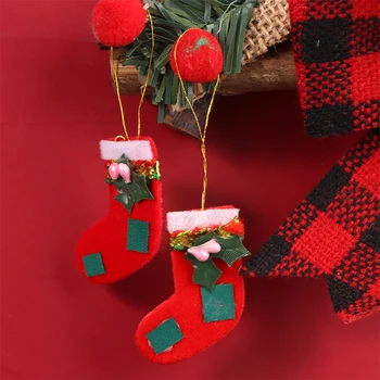 1Pc Мини червен коледен чорап модел коледно дърво висящи висулка кукла къща миниатюрни декор аксесоари