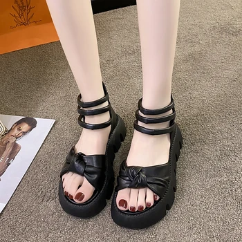 2023 Висококачествени обувки за жени Летни твърди Peep Toe мода пеперуда-възел кръг Toe случайни сандали жени платформа сандали