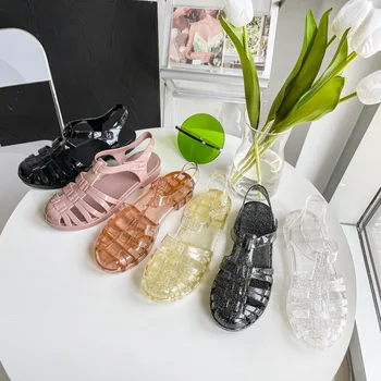 2023 Лято Нова случайна мода Кристални дамски обувки Универсален римски ретро Baotou Flat Fashion Дамски сандали Бутик Прост