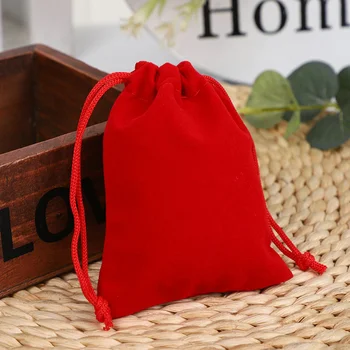 7x9cm Червено кадифе чанта шнур найлон въже меки бижута опаковка сватба Коледа бонбони бижута торбички подарък чанти за съхранение