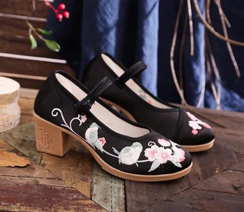 Дамски буци квадратни токчета черни високи токчета обувки плитка уста 2023 пролет лято нов китайски бродерия кърпа обувки помпи
