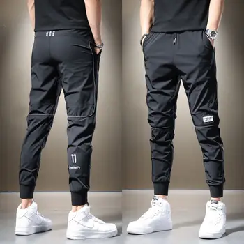 Лято 2023 Мъжки ежедневни панталони Черни сиви джогъри с шнур Леки дишащи бързи сухи панталони Лед коприна спортно облекло Мъж