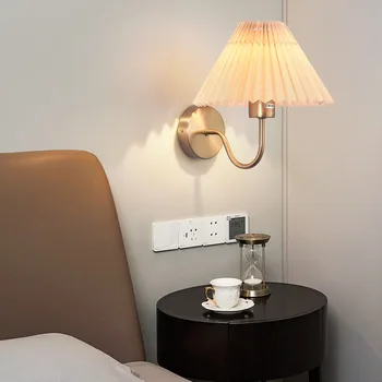 Нов американски модерен плисиран плат плат стена лампа Nordic спалня нощно осветление хотел пътека телевизия фон стена осветително тяло